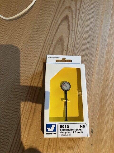 Viessmann 5080 Belyst Perron ur. Nyt H0