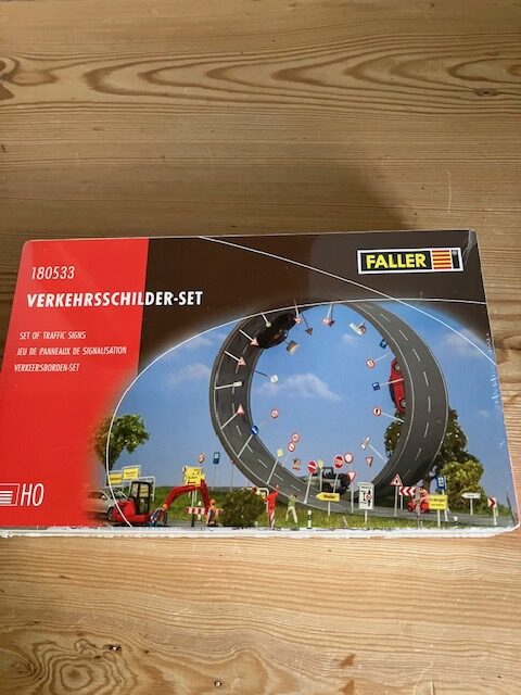 Faller 180533 97 Vejskilte Nyt Byggesæt H0. Vejl 190 Kr.