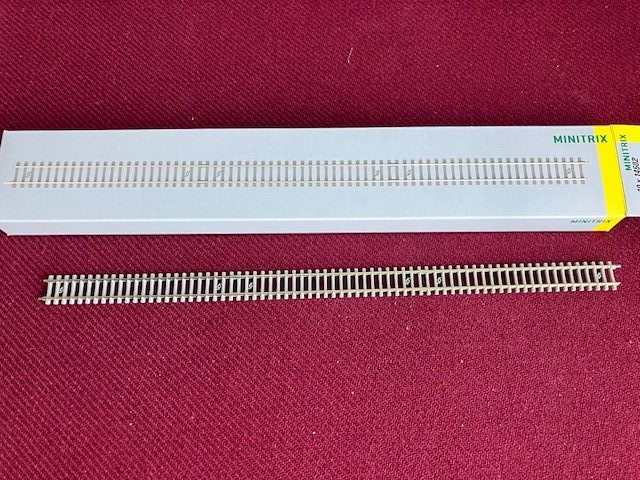 TRIX 14502 Spor N skinne med betonsvelle 312,6 mm Ny Pris pr stk.