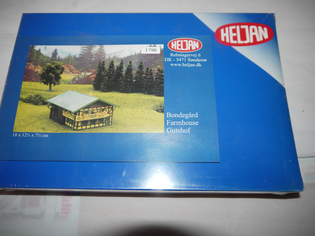 Heljan 1790 Bondegård ikke dansk , Byggesæt Nyt i pakning 18x12,5x7,5 cm H0 Før 150 Kr