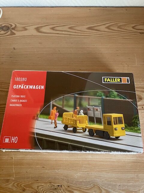 Faller 180380 Bagagevogn med Forvogn H0 Nyt Byggesæt. Vejl 180 Kr.