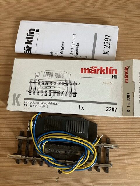 Märklin 2297 K afkoblingsskinne lige Ny i æske. H0 AC