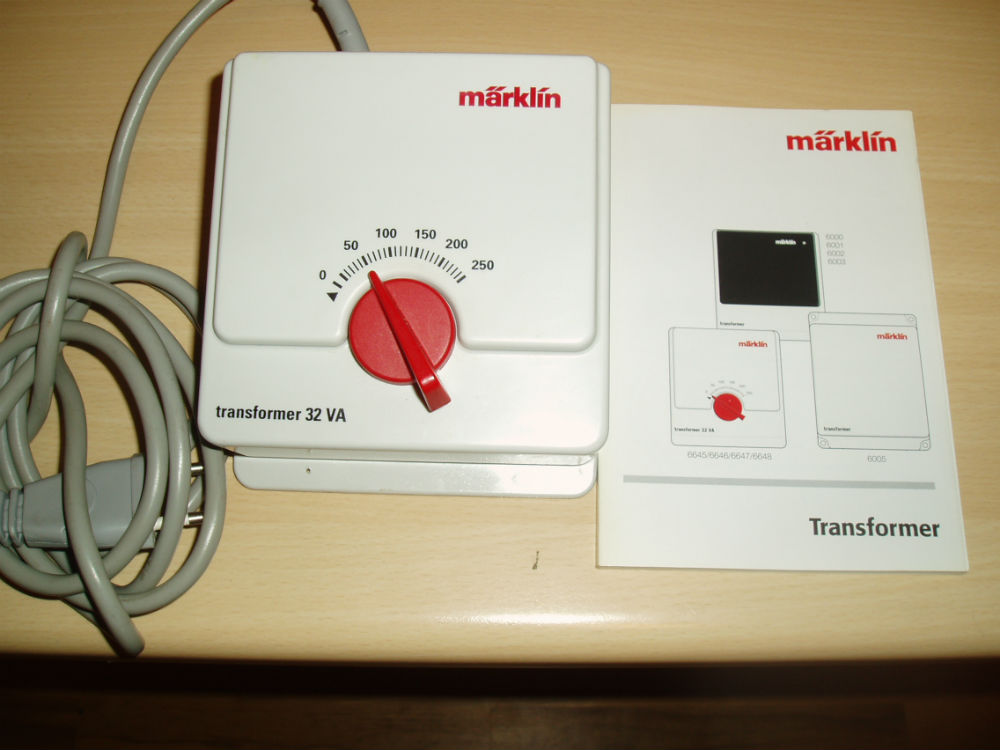 Märklin transformator/styring 6647 til både digital og analog drift. . Ved digital. Kan den dog ikke styre digitale funktioner 230V/32VA.. Let Brugt