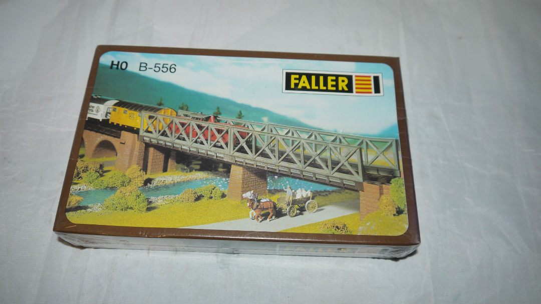 Faller B 556 Bropiller. Nyt sæt i æske H0..
