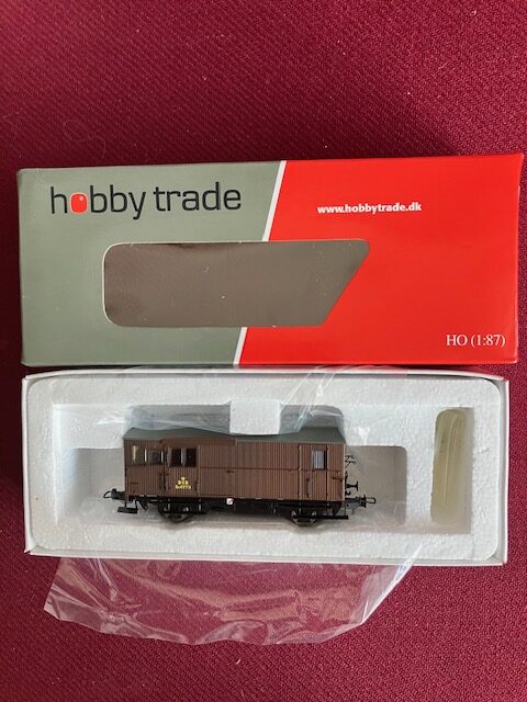 Hobby Trade 51051 DSB EN 6773 Teak   H0 Som Ny fra Samling .