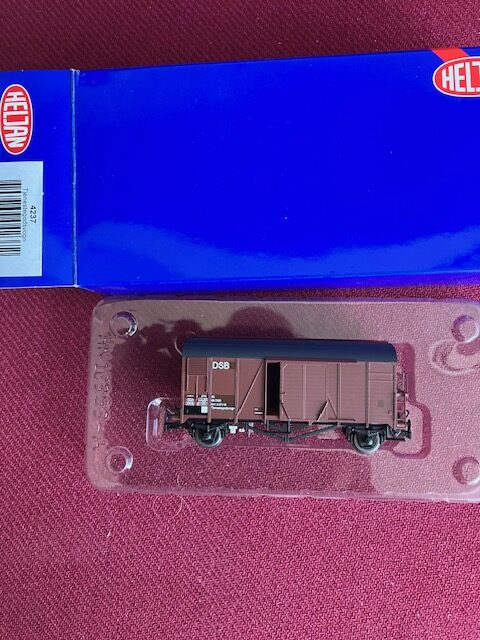 Heljan 4237 DSB Tjenestegodsvogn  H0 Som Ny fra Samling.