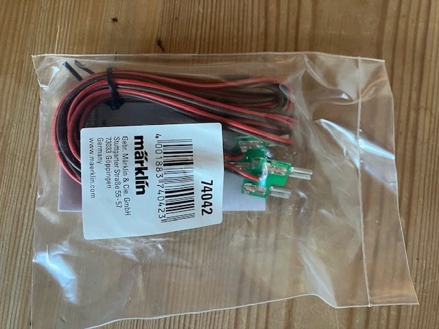 Märklin 74042, skala H0, Märklin Ledningssæt Nyt i plb pose. Mellem 2 X skinne Stykker Vejl 59 Kr .  Har flere.