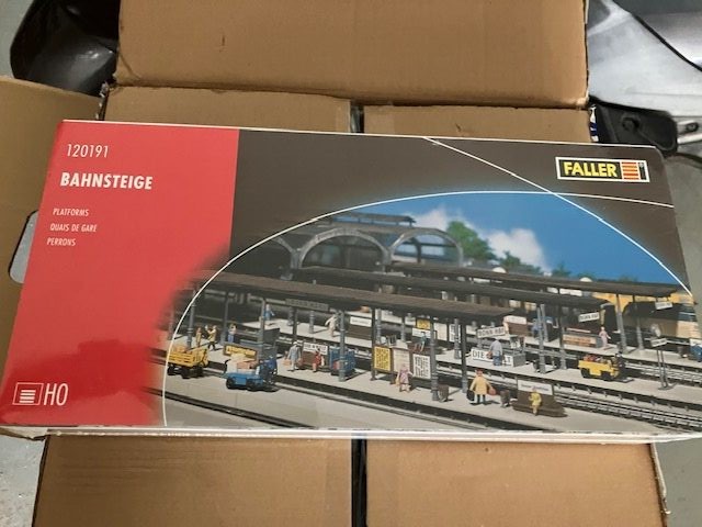 Faller 120191 Perron til Banegård H0 417x48x52/68 CM Nyt