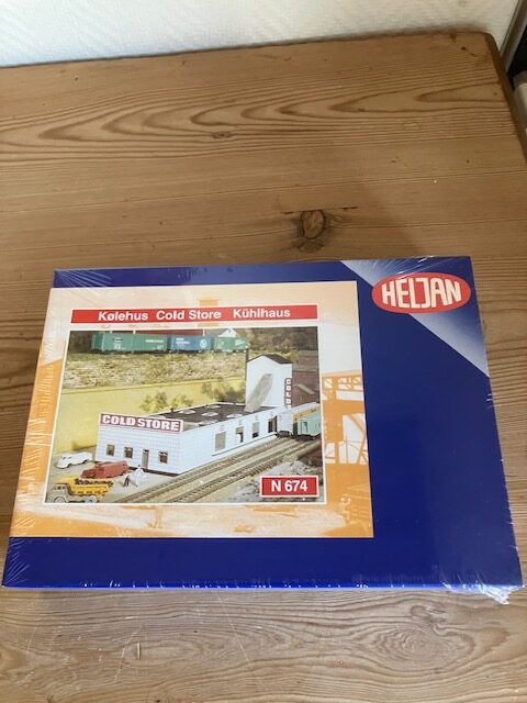 Heljan 674 Kølehus Spor N Nyt Byggesæt 20x10x11 cm