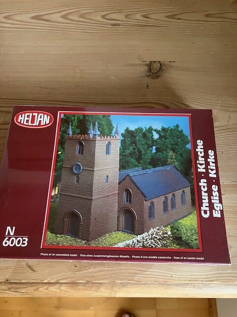 Heljan 6003 Kirke Spor N Nyt Byggesæt. 12x6,5x8,5 cm