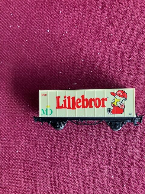 Märklin Lillebror  DSB Vogn Let brugt  gulning på den ene Side. H0.