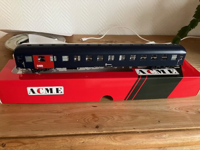 NYHED ACME 52298 DSB Blå Rød Liggevogn Ny i Æske