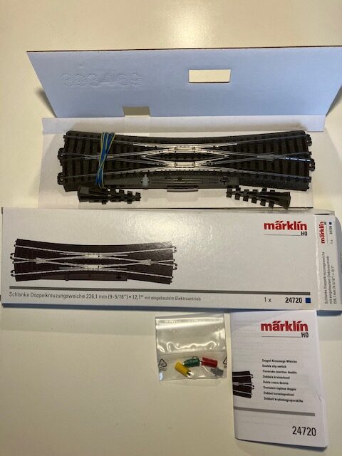 NYHED Märklin 24720 Slank Krydssporskifte med El H0 Nyt