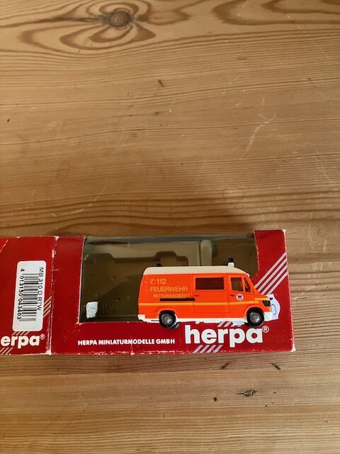 Herpa Brand Mercedes 310 D Mandskab og Andet H0. Let Brugt