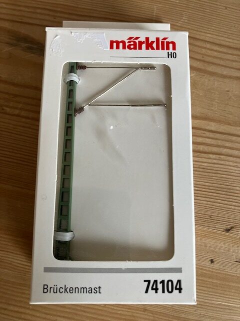 Märklin 74104 Mast til Bro 5 stk i Æske Ny. H0 (pris pr stk 75 Kr)