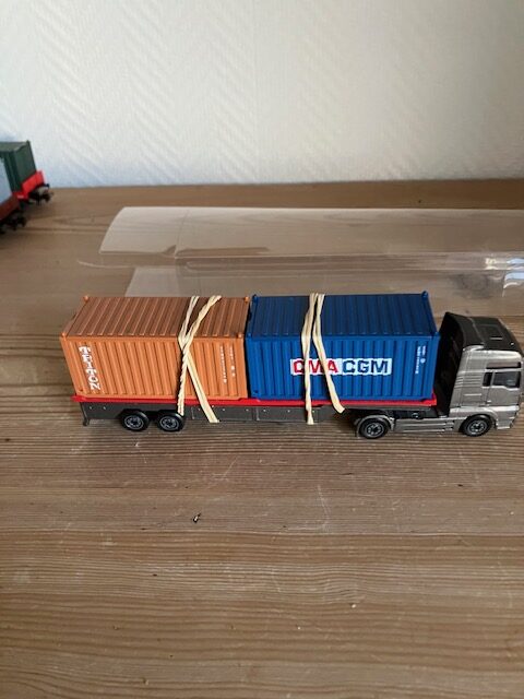 MAN Metal lastvogn Med 2 20 fod Containere CMA CGM og Triton H0,